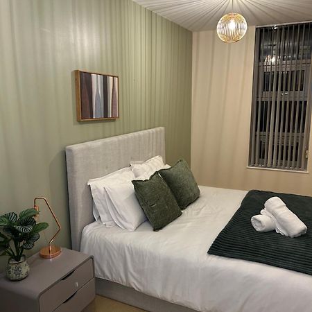 Central Birmingham City Apartment -Smart Tv - Free Parking Onsite Buitenkant foto