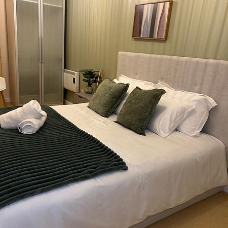 Central Birmingham City Apartment -Smart Tv - Free Parking Onsite Buitenkant foto