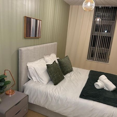 Central Birmingham City Apartment -Smart Tv - Free Parking Onsite Buitenkant foto