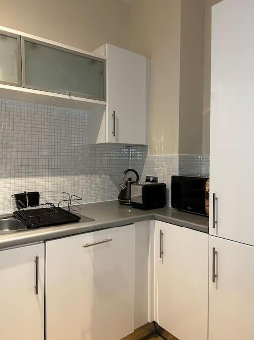 Central Birmingham City Apartment -Smart Tv - Free Parking Onsite Buitenkant foto