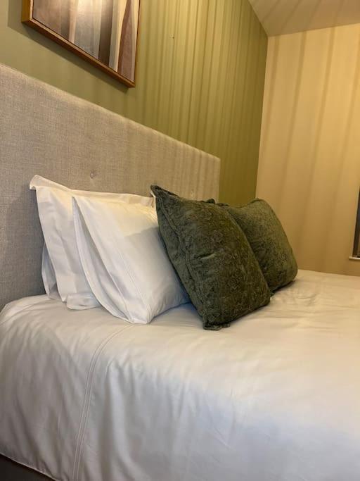 Central Birmingham City Apartment -Smart Tv - Free Parking Onsite Buitenkant foto