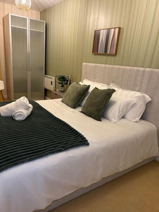 Central Birmingham City Apartment -Smart Tv - Free Parking Onsite Buitenkant foto