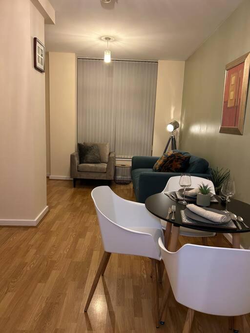 Central Birmingham City Apartment -Smart Tv - Free Parking Onsite Buitenkant foto