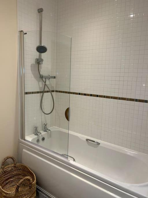 Central Birmingham City Apartment -Smart Tv - Free Parking Onsite Buitenkant foto