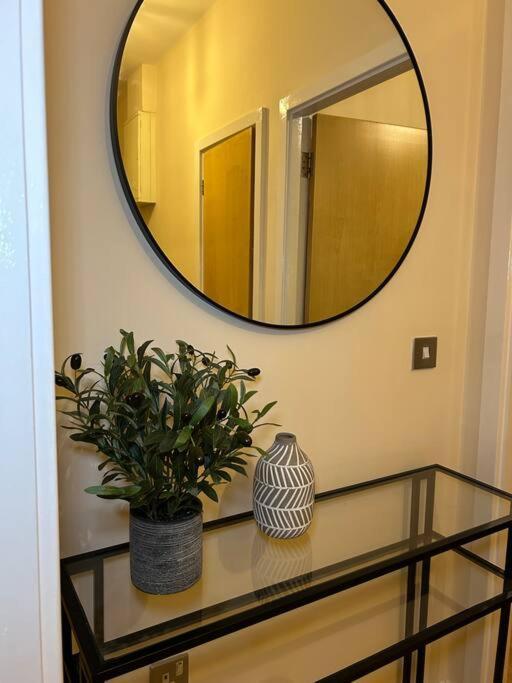 Central Birmingham City Apartment -Smart Tv - Free Parking Onsite Buitenkant foto