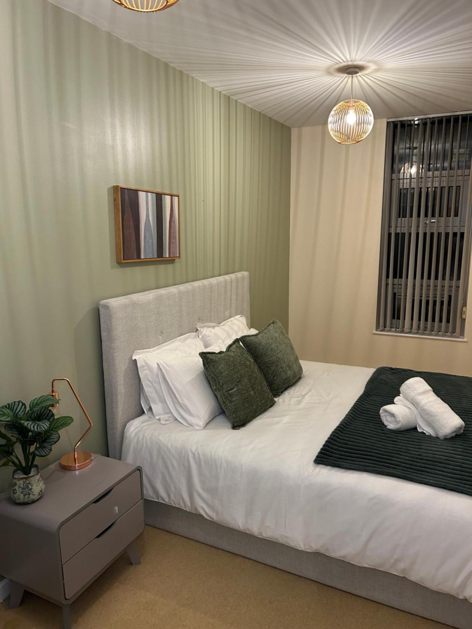 Central Birmingham City Apartment -Smart Tv - Free Parking Onsite Buitenkant foto